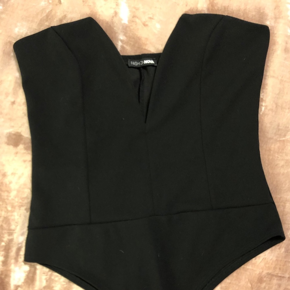 NWOT Fashion Nova black deep V body suit - Picture 3 of 5